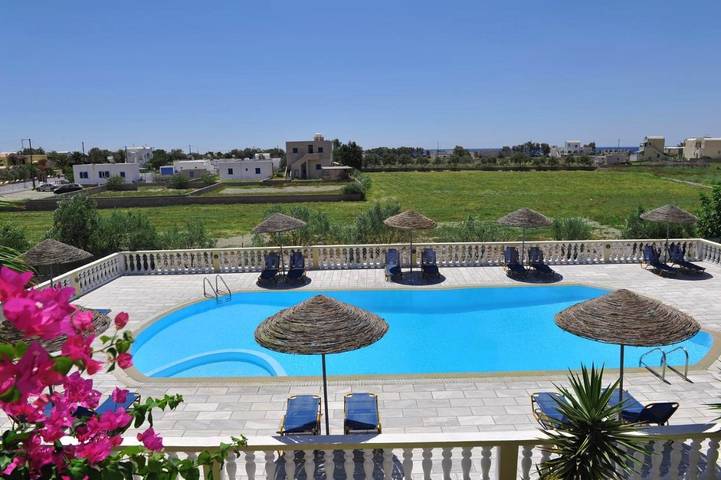 Location de vacances pour 2 personnes, avec piscine et jardin à Perissa - 3