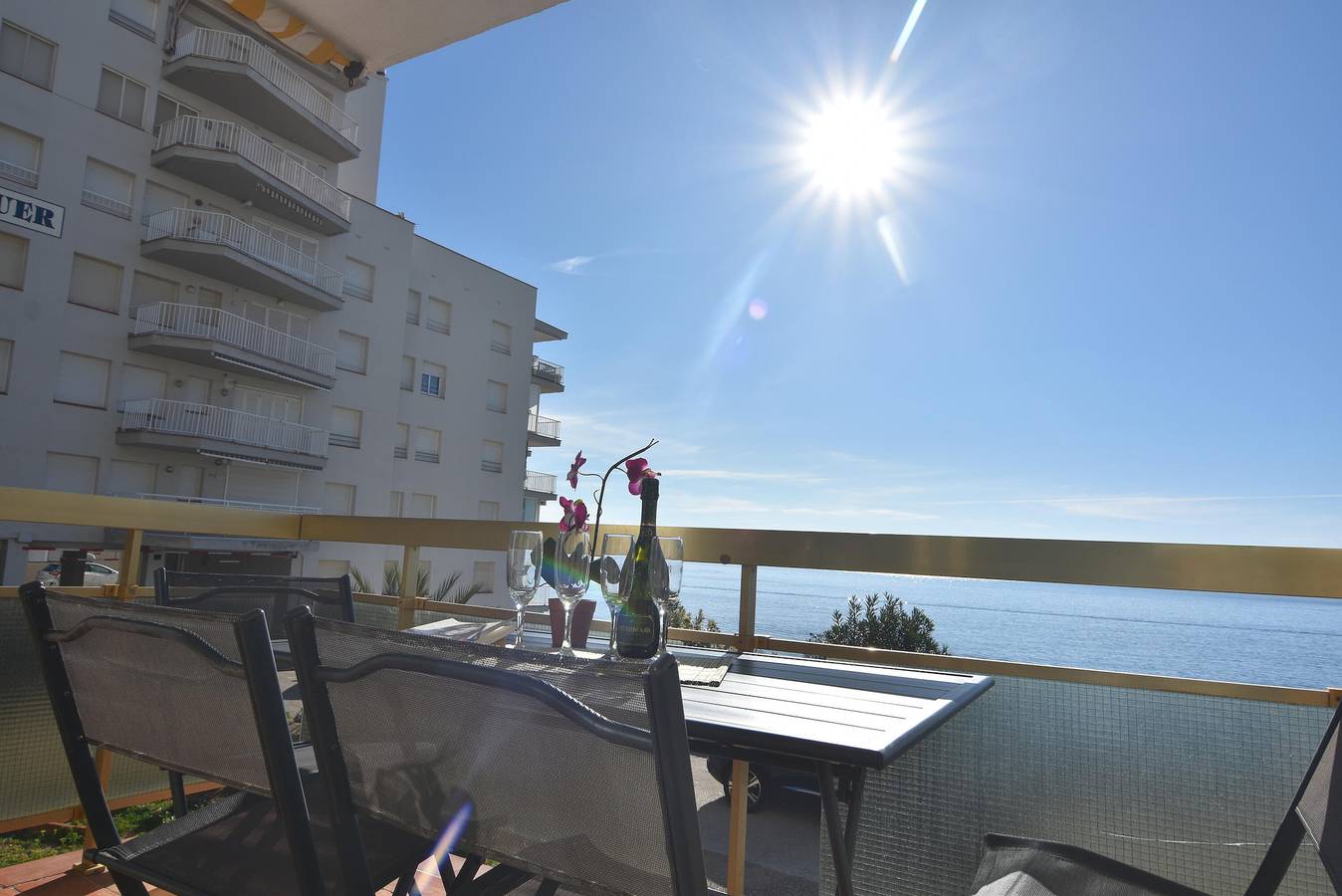 Apartamento entero, ¡Acogedor Apartamento con Vistas al Mar en Roses, Costa Brava! Reserva Ahora para tus Vacaciones Perfectas. in Roses, Alt Empordà