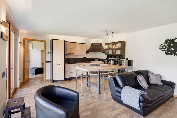 Entire apartment, Holiday Apartment Chalet Monteneve Neve with Mountain View, Shared Garden & Wi-Fi in Teola, Livigno