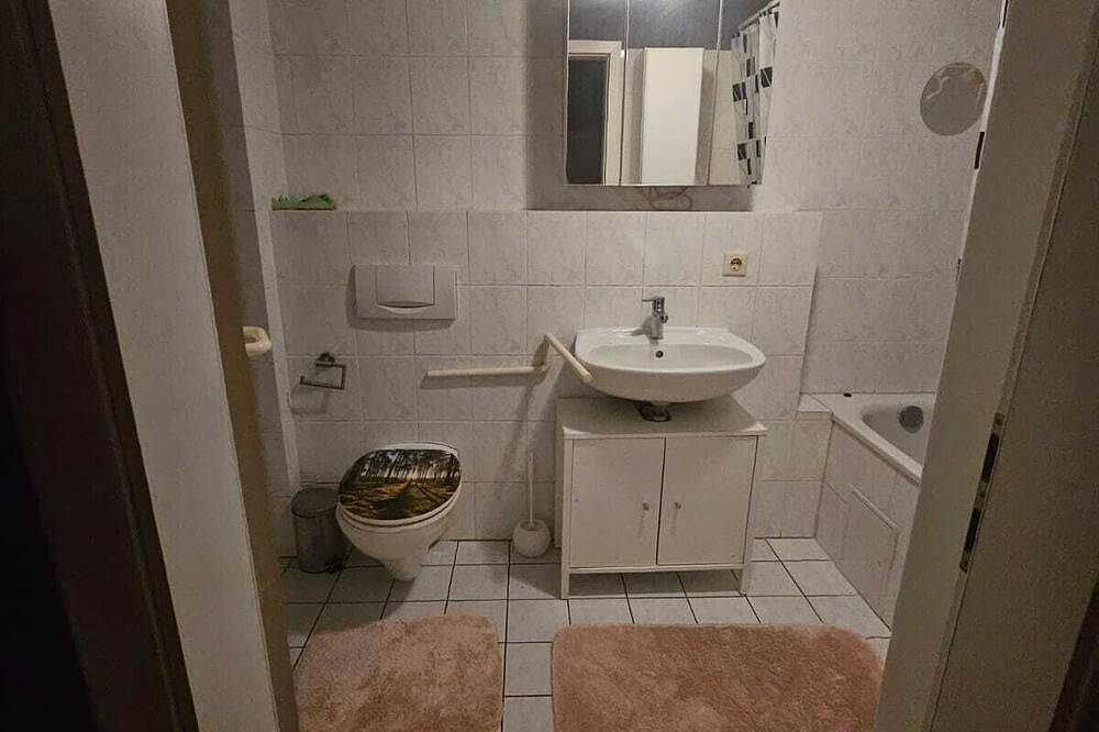 Appartement entier, Apartment at Kaiserlei, 2nd Floor, 2 Bedrooms, in Offenbach-sur-le-Main, Offenbach