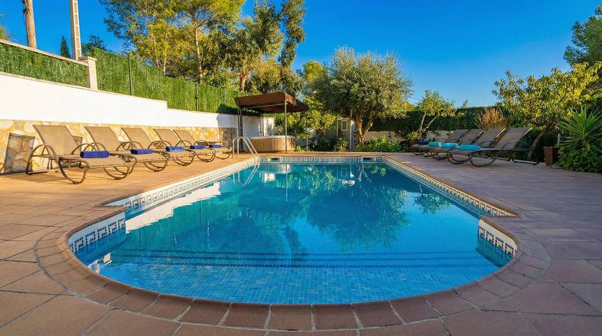 Chalet para 10 personas, con jardín y piscina en Cataluña
