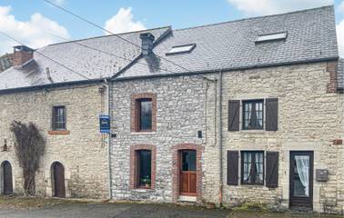 Gîte pour 7 personnes, avec terrasse et jardin dans Treignes