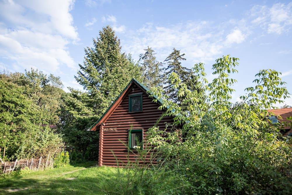 Woodblockhouse on lakeland in between nature to relax with fireplace in Templin, Barnimerland Region