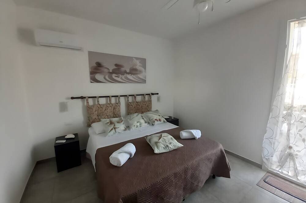 Apartamento entero, Casa vacacional 'Calarossa Tourist House Di Ale & Anny' con vistas al mar, Wi-Fi y aire acondicionado in Terrasini, Provincia de Palermo