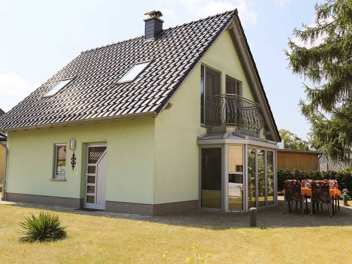 Ferienhaus für 6 Personen, mit Terrasse und Seeblick sowie Garten in Göhren-Lebbin