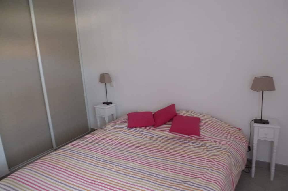 Appartamento intero, Calvi in piedi, in posizione ideale, parcheggio e garage, spiaggia di 250 m, 2-3 pers. in Calvi, Calvi e dintorni