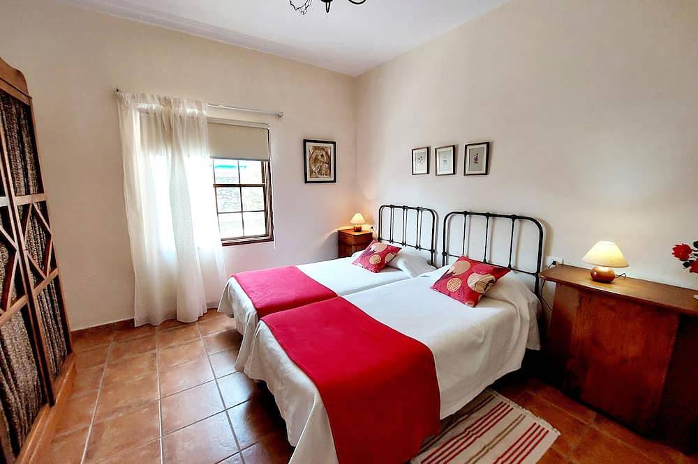 Casa con Piscina Compartida Cerca de Santa Cruz de La Palma in Breña Baja, La Palma South