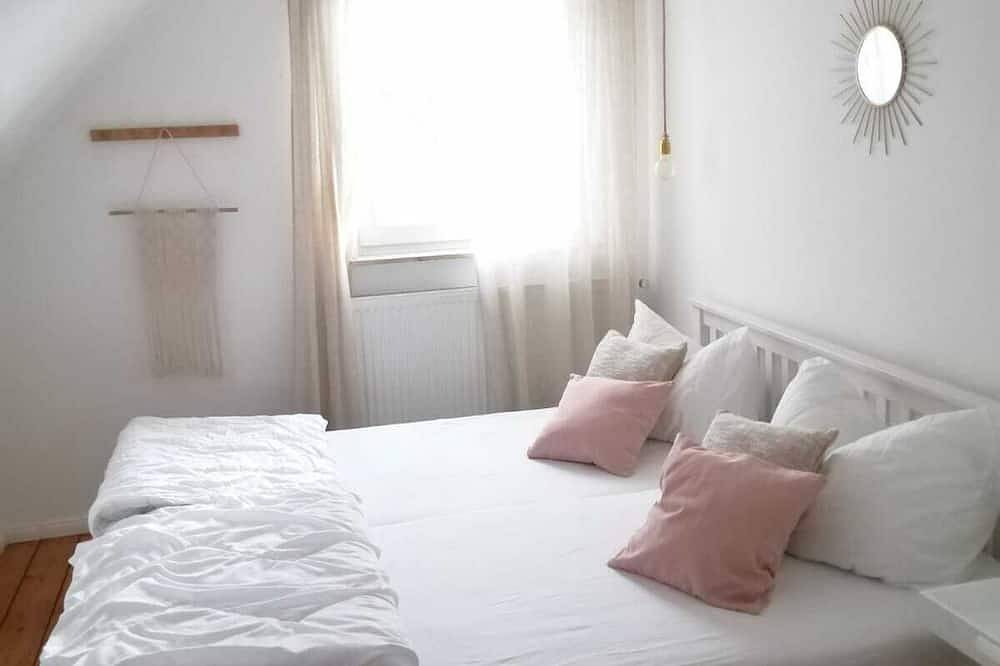 Ferienhaus am Neustädter See mit großem Garten und Spielplatz, 3 Minuten zum See in Barracuda Beach, Neustadt-Glewe