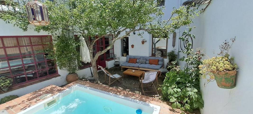 Apartamento para 10 personas, con jardín además de vistas y piscina, Se admiten mascotas en Almonaster la Real
