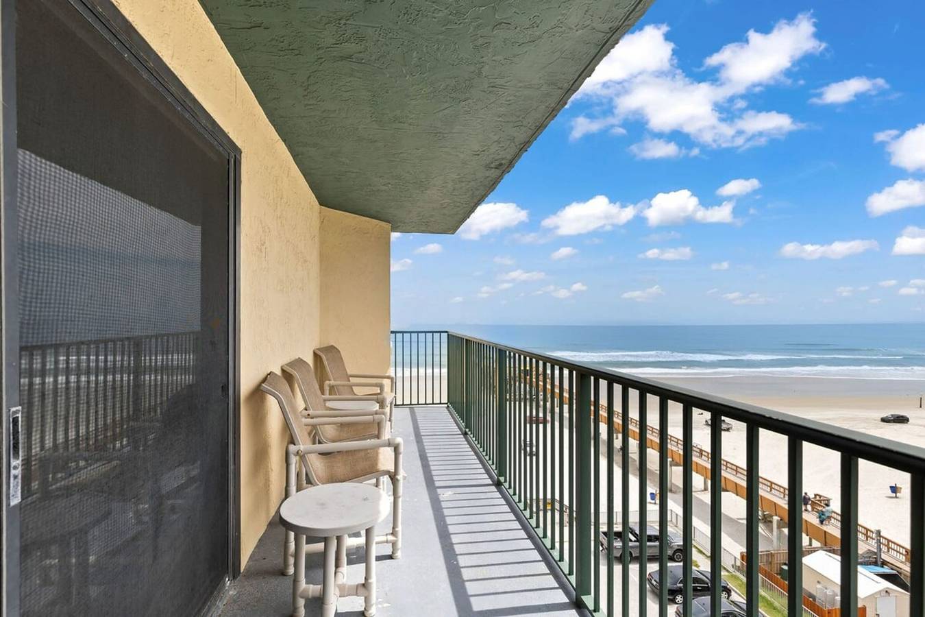 Ganze Wohnung, Tropical Palms   Partial Ocean View  Pool  Hot Tub in Daytona Beach Shores, Florida
