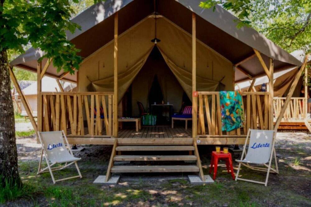 Zecamping 3 étoiles familial tente 25m2 4 pers in Lac de Lacanau, Lacanau