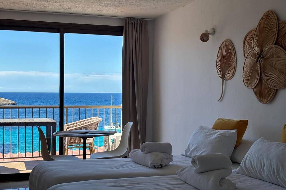 Apartamento en hotel 'Apartamento Doble' con piscina compartida in S'Arenal Petit, San Juan Bautista