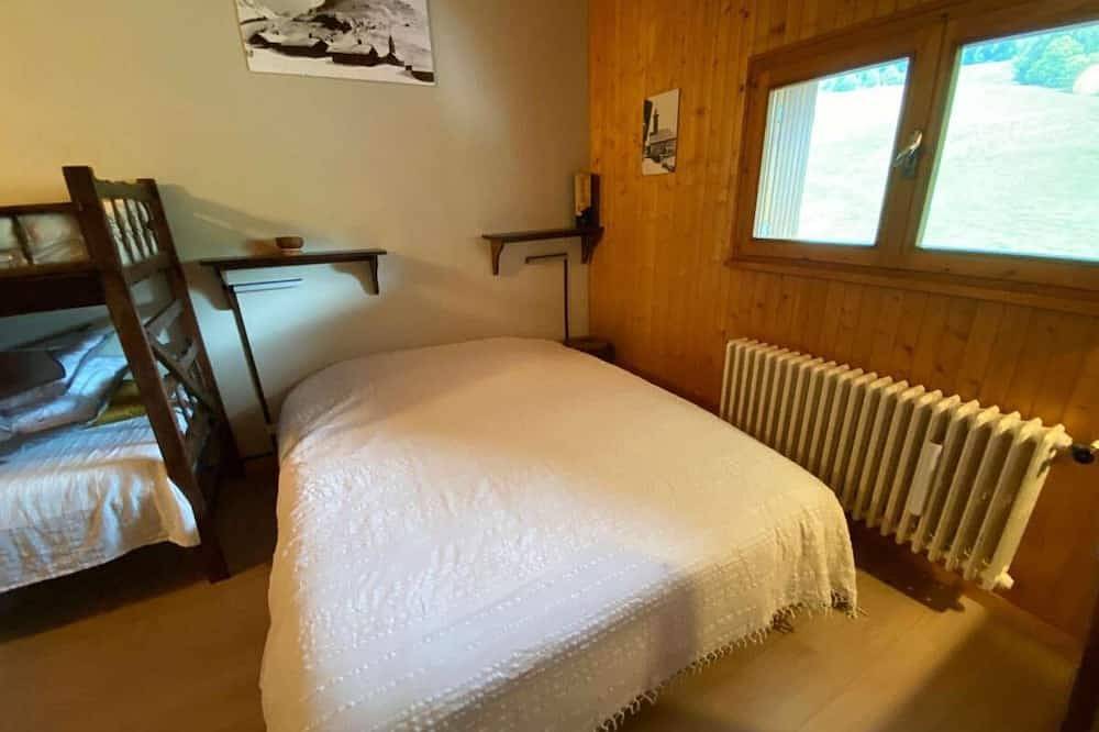 Appartement entier, 2ème étage, vue montagne, balcon, parking, télévision, casier à ski, 40m², Le Grand Bornand in Le Grand-Bornand, Région d'Annecy