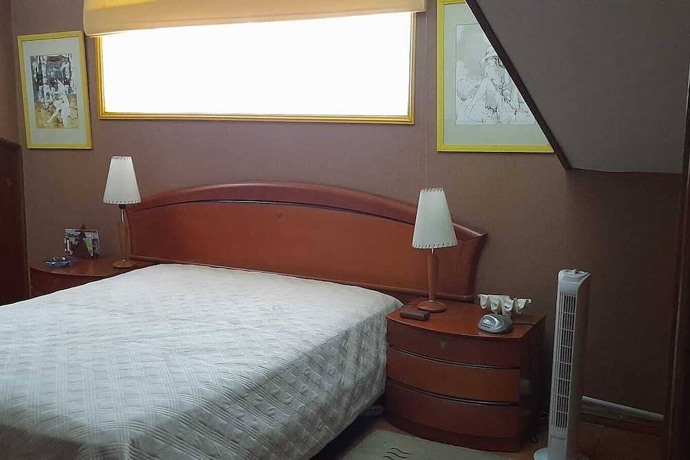 Cozy Yellow House 10m from the beach in Esmoriz, Aveiro Distrikt