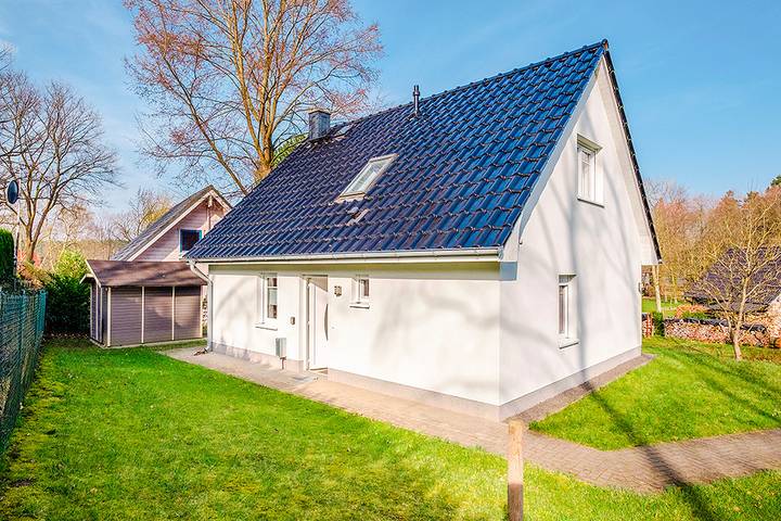Ferienhaus für 8 Personen, mit Terrasse und Sauna in Neuruppin