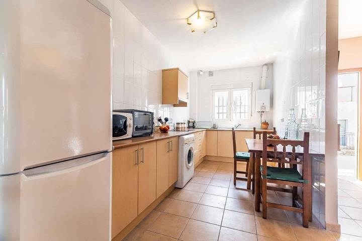 Location de vacances pour 12 personnes, avec terrasse ainsi que piscine et vue, animaux acceptés à Cuevas del Becerro - 3