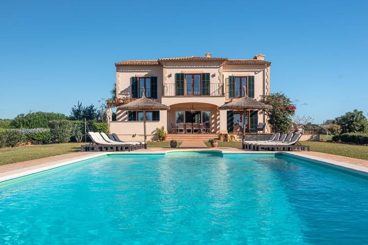 Finca für 10 Personen, mit Balkon und Garten in Es Llombards