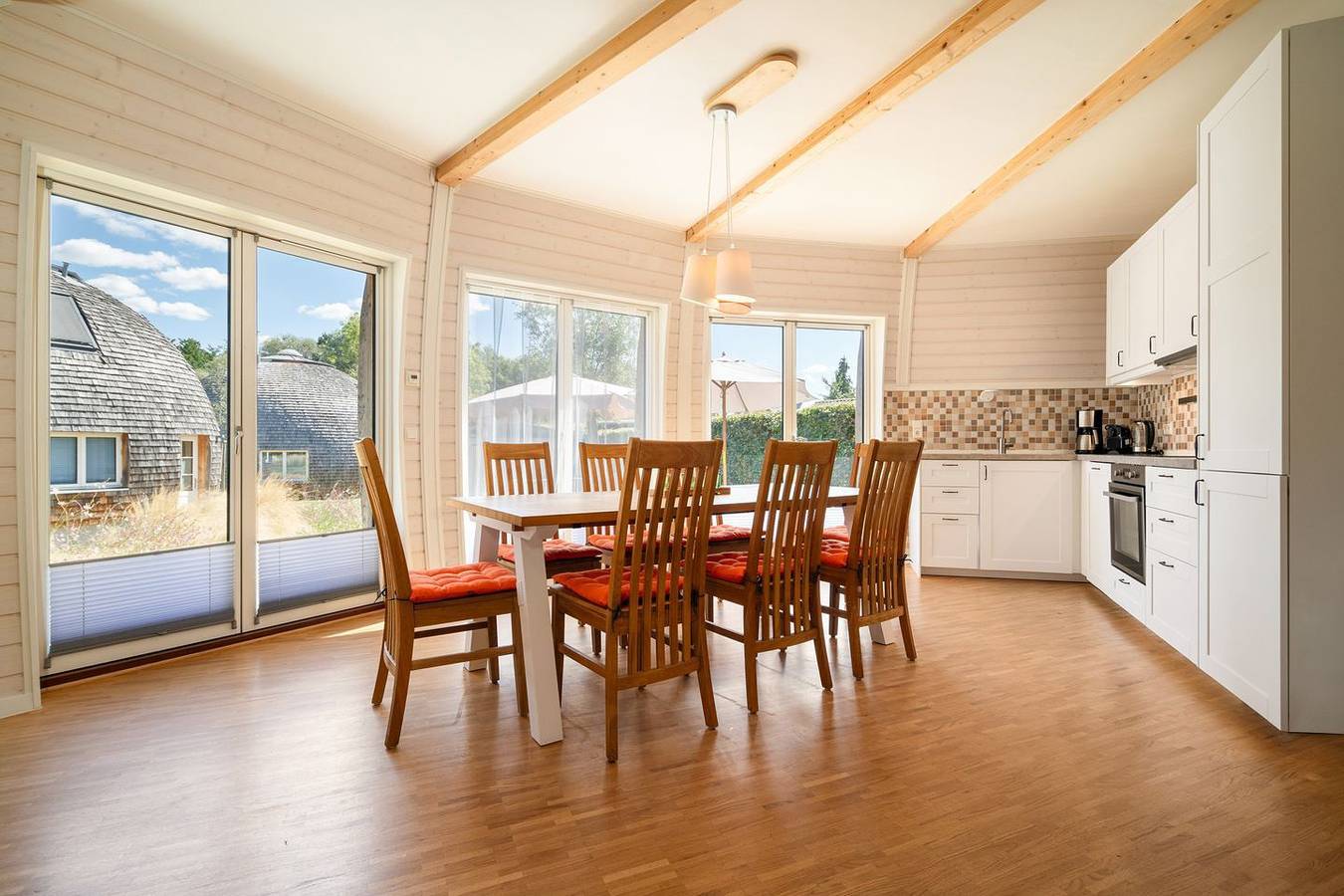 Kugelhaus Solveig – 3 Sz, 2 Bäder, Sauna & große Wohnküche am See in Tollensesee, Penzlin