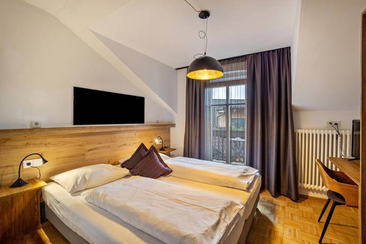 Appartement entier, Résidence Grünbacher : Appartement 2 avec balcon et piscine partagée in Issing, Falzes