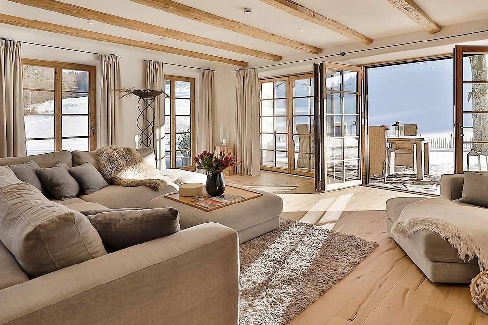 Ganze Wohnung, Königs-Chalet-Suite 200m², 2 Etagen, 4 Schlafzimmer, Wohnraum mit Küche, Hot Tube in Frasdorf, Chiemsee