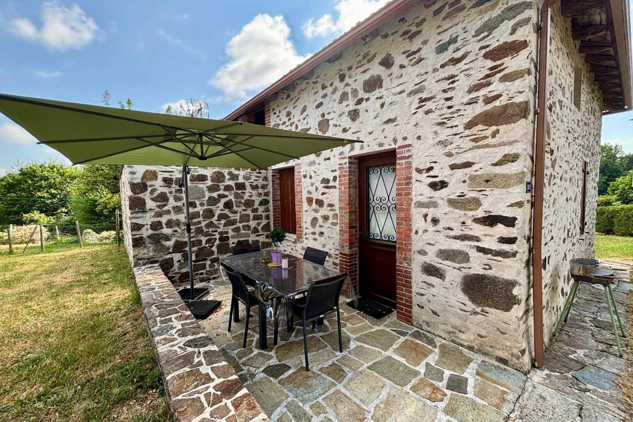 Casa Les Combes - Maison typique climatisé avec jardin in Naves, Région de Tulle