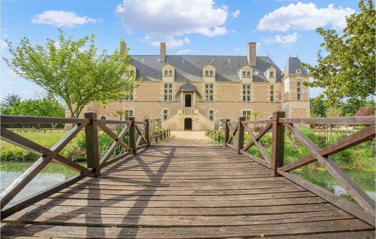 Location de vacances pour 10 personnes, avec piscine ainsi que terrasse et jardin à Fontaine-Guérin