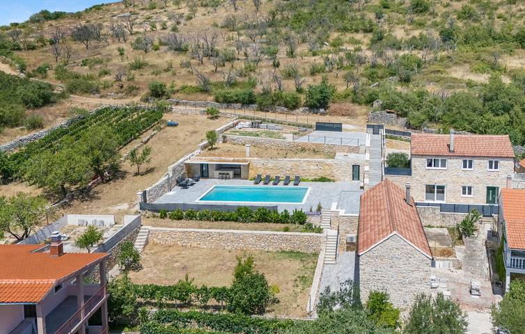Modernes Apartment mit Pool, Parkplatz und WLAN in Skradin, Šibenik-Knin