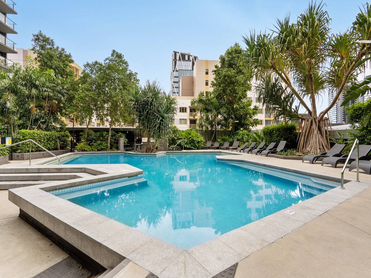 Entire apartment, Bright 2-Bed Apartment in Bowen Hills in Fortitude Valley, Brisbane