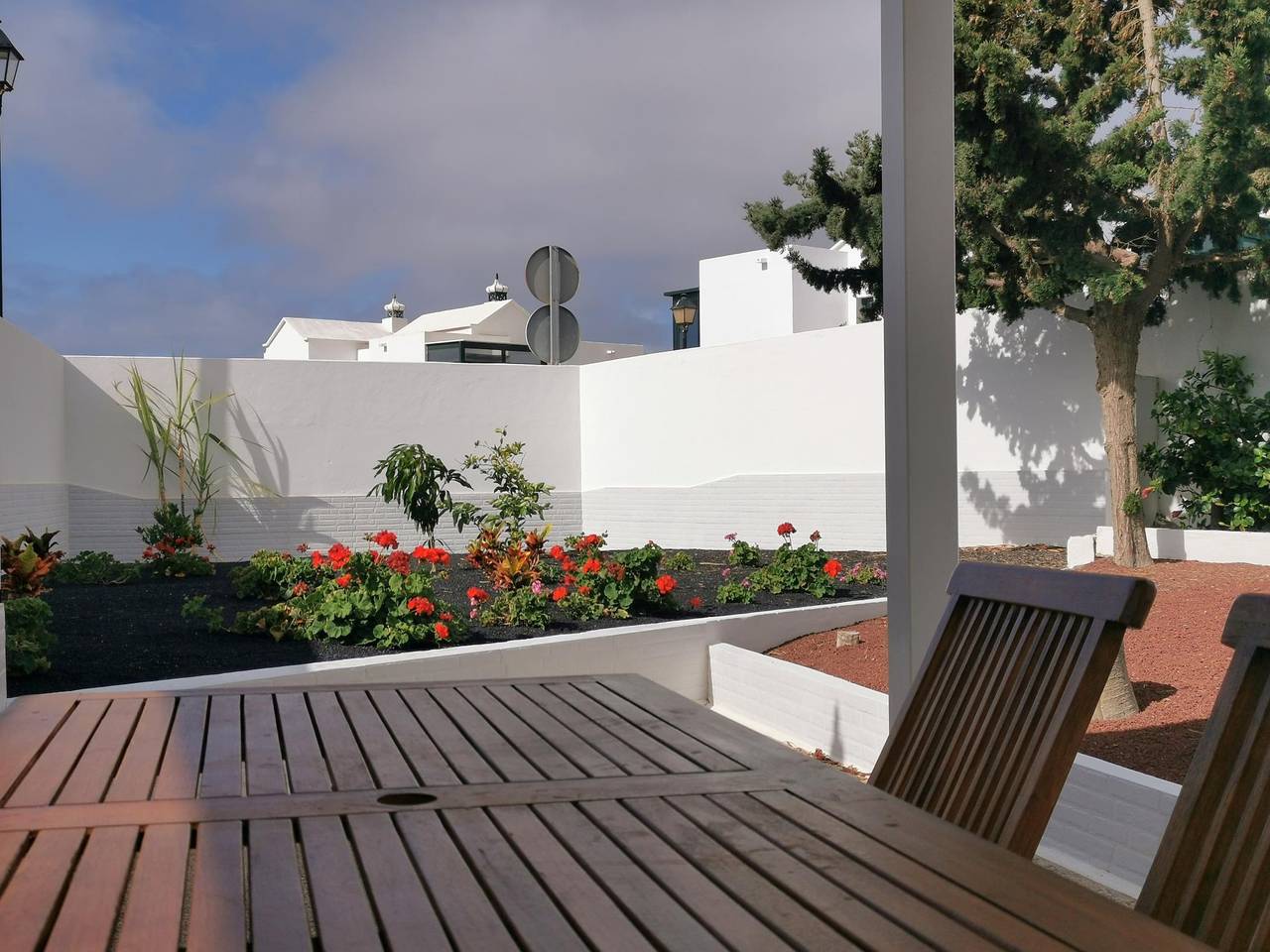 Entire holiday apartment, Independent one bedroom apartment with barbecue and fully private terrace. in Tahiche, Teguise