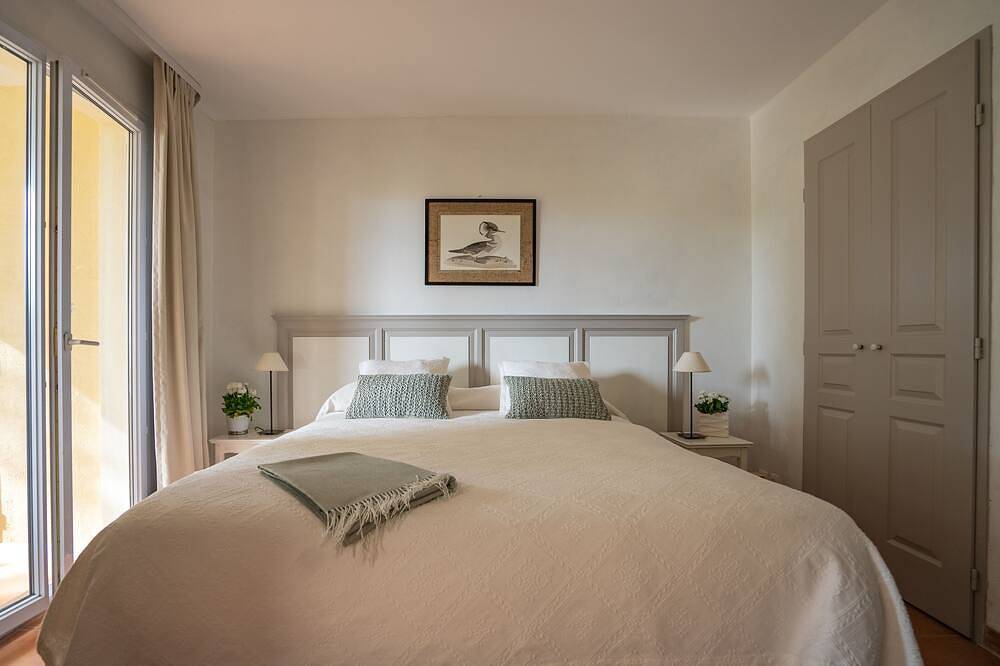 Appartement entier, Coeur Provence T2 rénové, climatisé , jolie vue,piscine,golf, Aix en Prov 30mn in Mallemort, Région d'Arles