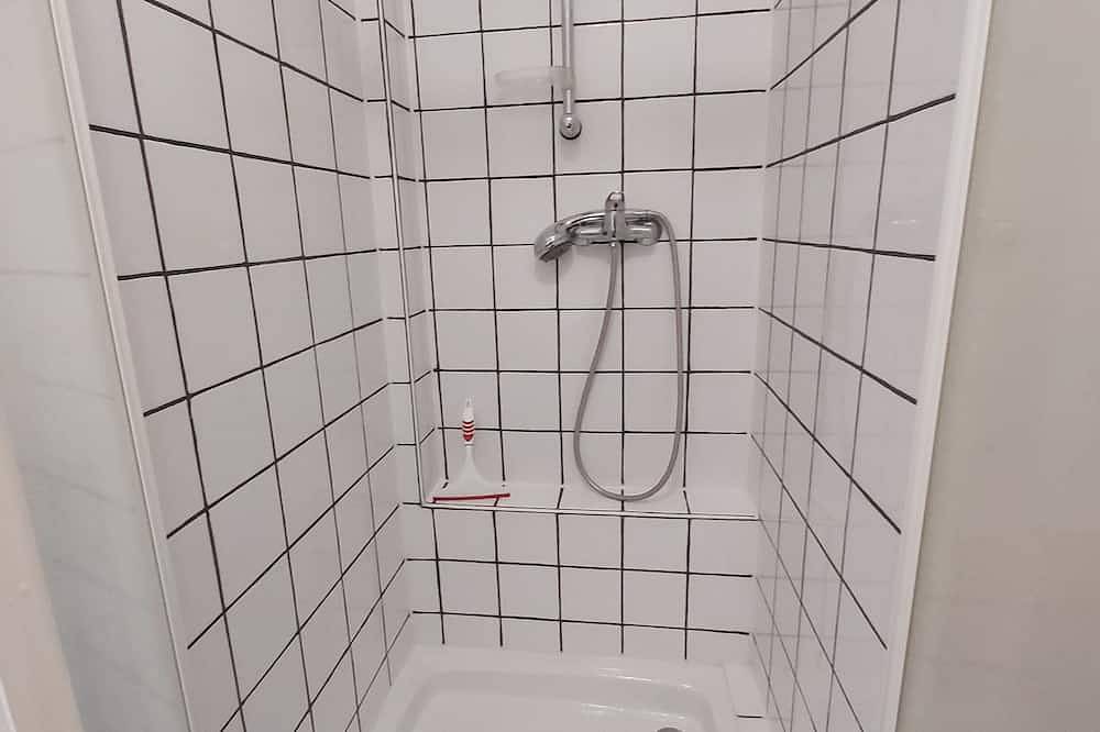 Entire apartment, Le Petit Saint-Georges 2*: renovated, fully-equipped studio at the foot of the collegiate church in Villefranche-de-Rouergue, Massif Central