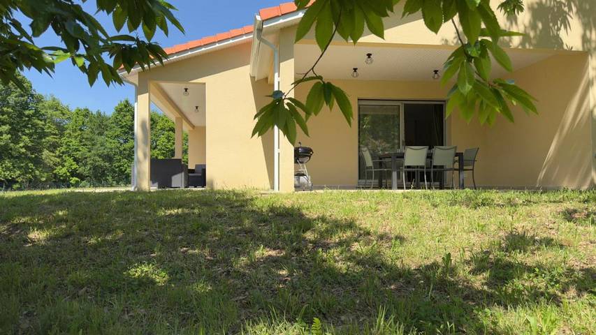 Location de vacances pour 6 personnes, avec Terrasse ainsi que Jardin et Vue à Feytiat