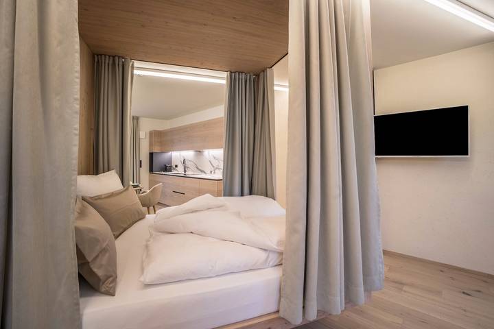Ganzes Studio, Einzimmerapartment 'Avia Living Teresa' mit Bergblick und Wlan in Bruneck, Östliche Dolomiten