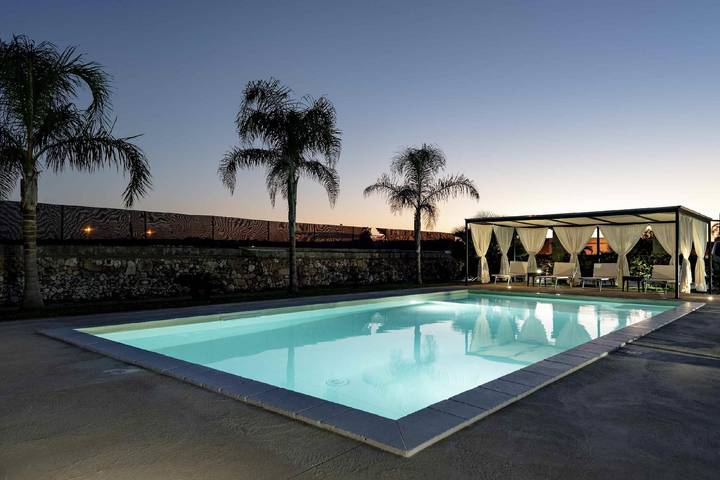 Casa vacanza per 15 persone, con Terrazza e Giardino nonché Piscina a Corsano
