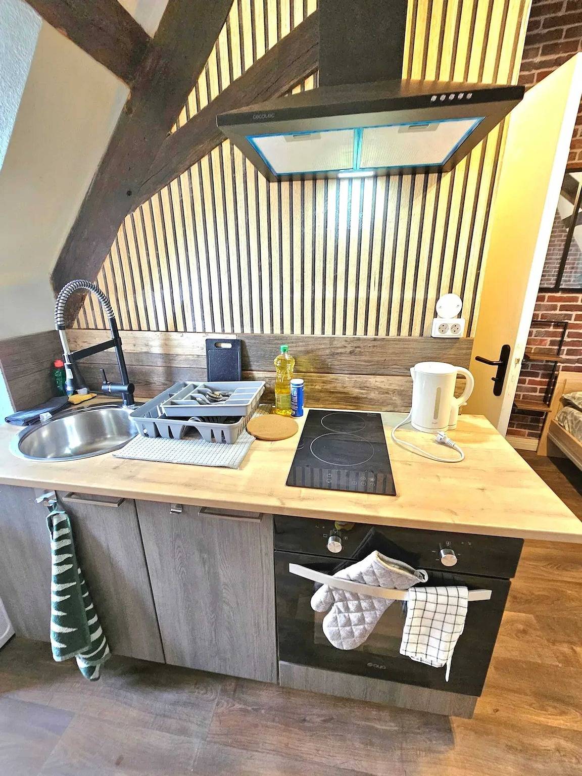 Entire studio, Cozy Studio in Montluçon - 19 m² with handy amenities in Montluçon, Montluçon region