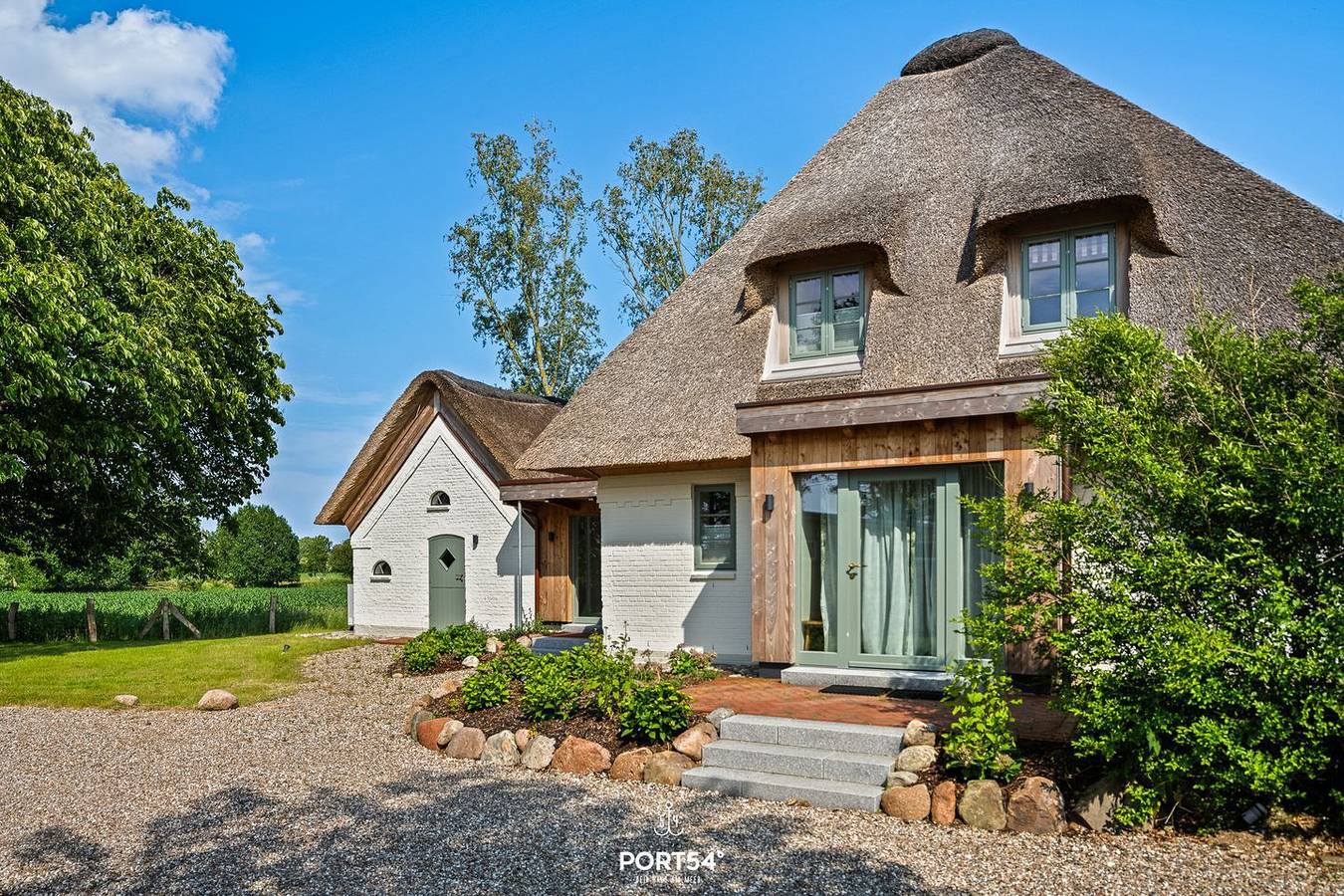 Reetcottage - Alleinlage, großer Garten, Kaminofen, 2 Duschbäder, 2 Stellplätze in Dörphof, Rendsburg-Eckernförde