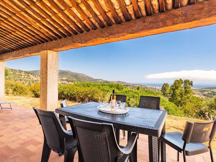 Villa pour 8 personnes, avec terrasse et vue à Bormes-les-Mimosas