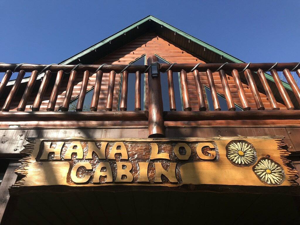 Hana Log Cabin in der Nähe von Devil's Lake in Devils Lake