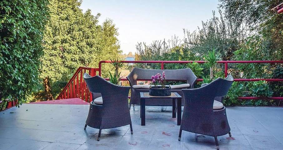 Location de vacances pour 8 personnes, avec piscine ainsi que jardin et vue à Aci Castello - 2