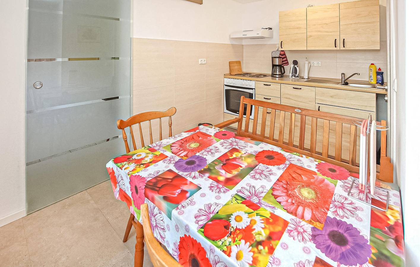 Ganze Ferienwohnung, Appartement am Strand mit Parkplatz, Terrasse und Internet - 400m in Leizen, Müritz