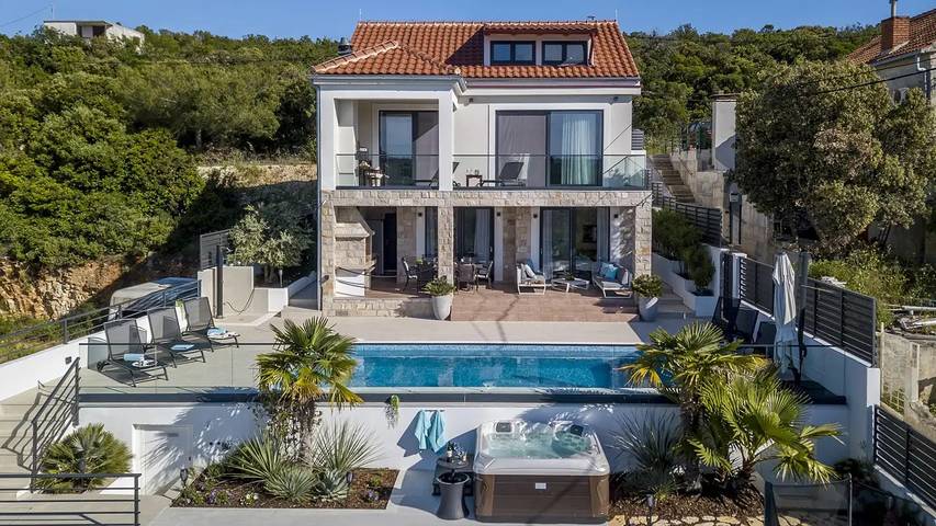 Villa pour 8 personnes, avec piscine et balcon ainsi que jacuzzi et jardin dans Šolta - 2