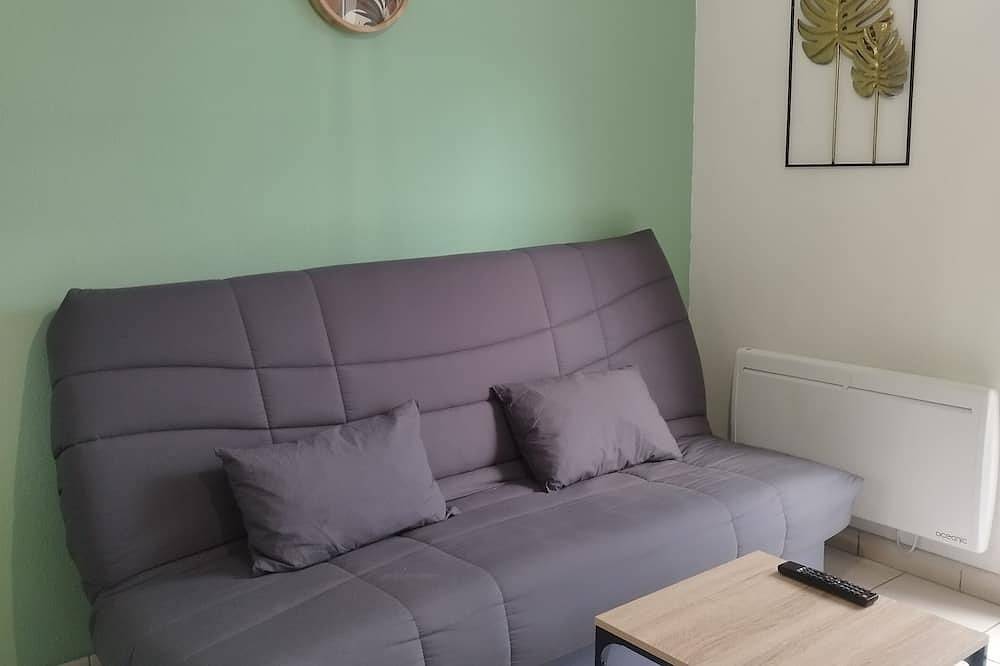 Entire apartment, Apartment in a 3*** tourist residence with swimming pool in Saint-Geniez-d'Olt-et-d'Aubrac, Massif Central