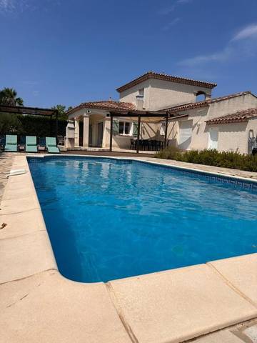 Cottage pour 8 personnes, avec piscine ainsi que vue et jardin, animaux acceptés à Argens-Minervois