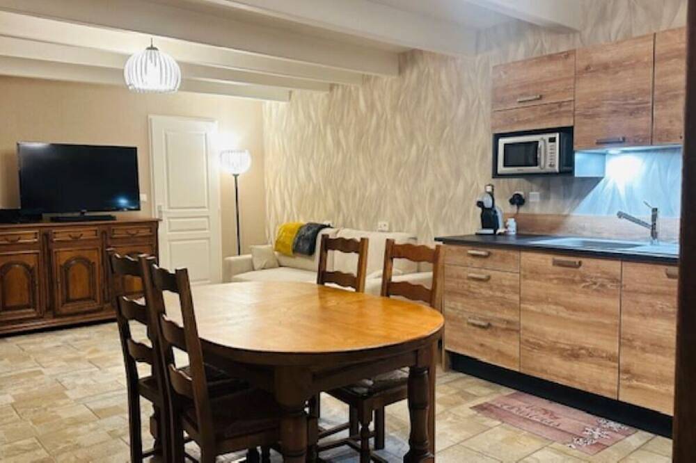 Charming farmhouse renovated in Langres country with very large garden and barn in Haute-Marne