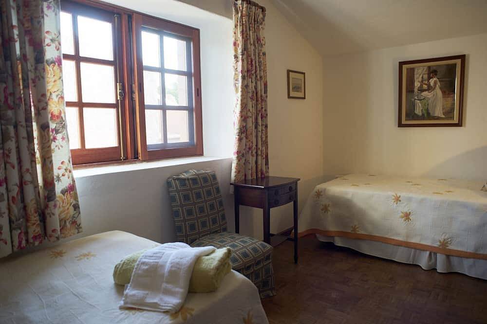 3 Bedroom Villa minutes from the beaches and golf courses of Alvor in Alvor, Faro District
