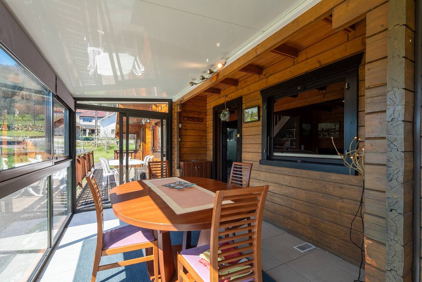 Chalet 'Chez Monique' met bergzicht, privéterras en wifi in Le Val-d'Ajol, Parc naturel régional des Ballons des Vosges