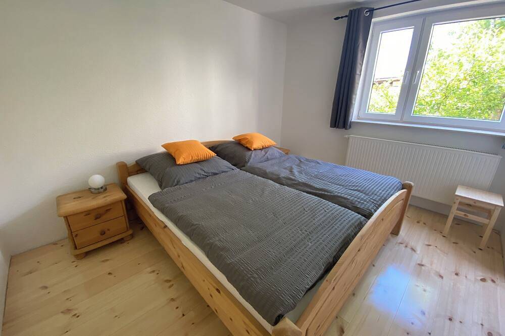 Ganze Wohnung, Ferienwohnungmit offener Küche in großzügigem Haus mit Hof und Garten in Muldestausee, Dübener Heide