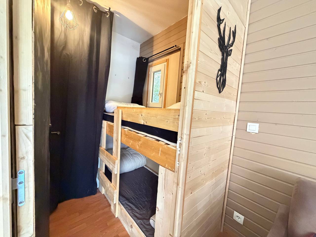 Ganze Wohnung, Appartement 'Spa Fleures D'Orelle' mit Bergblick, privater Terrasse und Wlan in Orelle, Vanoise-Massiv