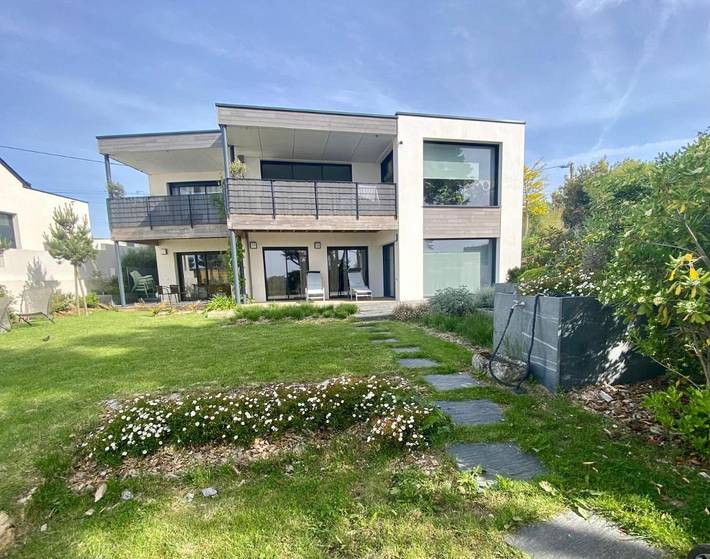 Location de vacances pour 8 personnes, avec piscine et terrasse ainsi que vue et sauna dans Plage Kerou - 3