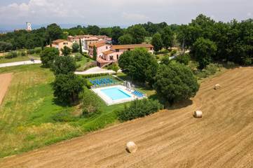 Maison de campagne pour 2 personnes, avec jardin ainsi que piscine et vue dans Orentano